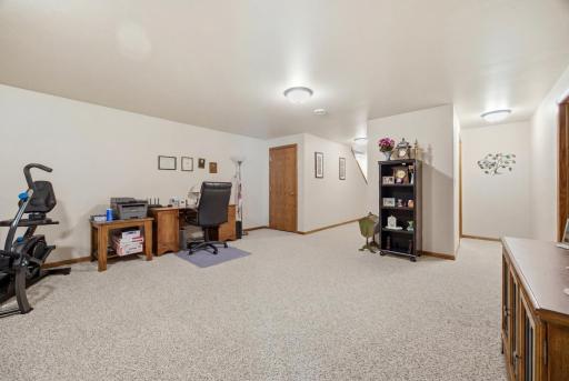 1426 Goldenwood Drive, West Fargo, ND 58078