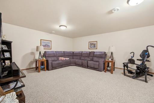 1426 Goldenwood Drive, West Fargo, ND 58078