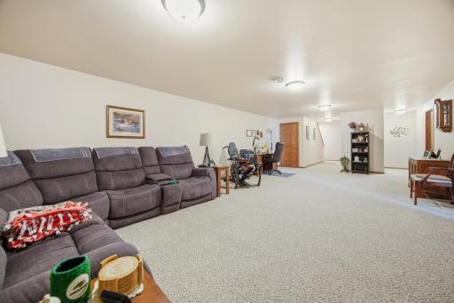 1426 Goldenwood Drive, West Fargo, ND 58078