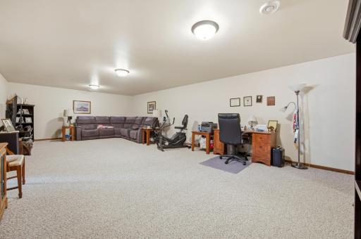 1426 Goldenwood Drive, West Fargo, ND 58078