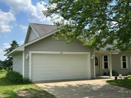 203 Lindstrom Avenue W, Grove City, MN 56243