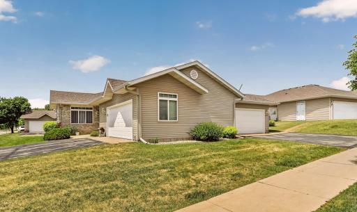 4207 Redhawk Drive SE, Rochester, MN 55904