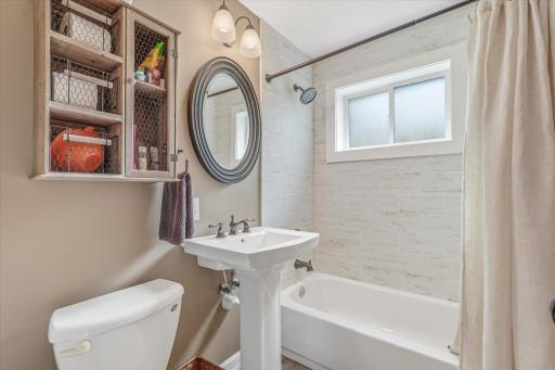 Full lower level bath between both bedrooms