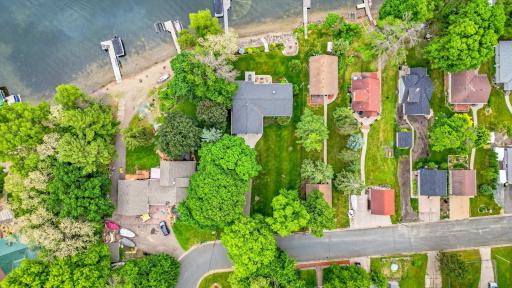 Huge flat front yard!