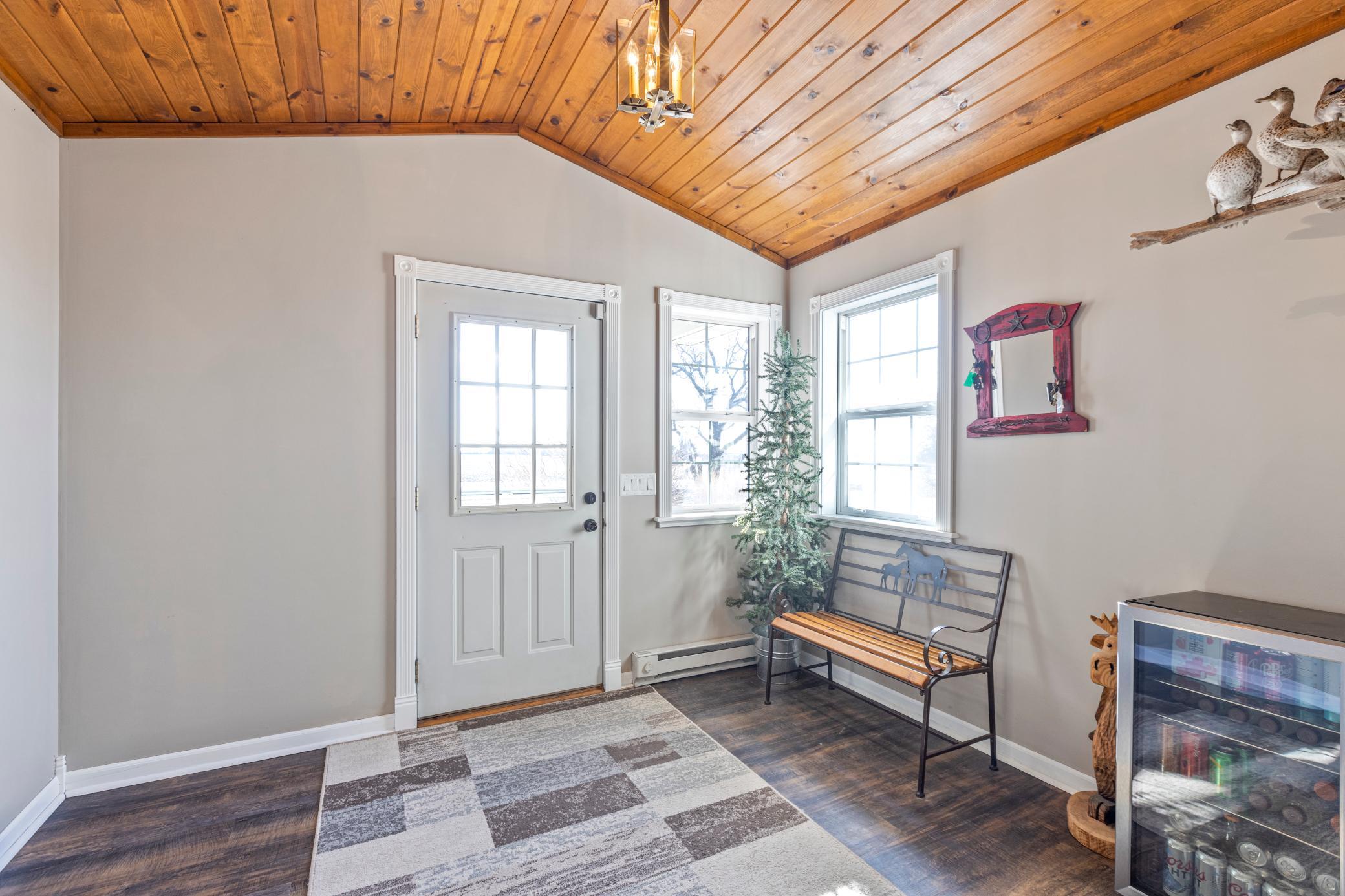 Fantastic entry foyer with for a crowd