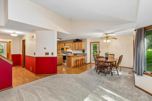 326 Warner Avenue N, Mahtomedi, MN 55115