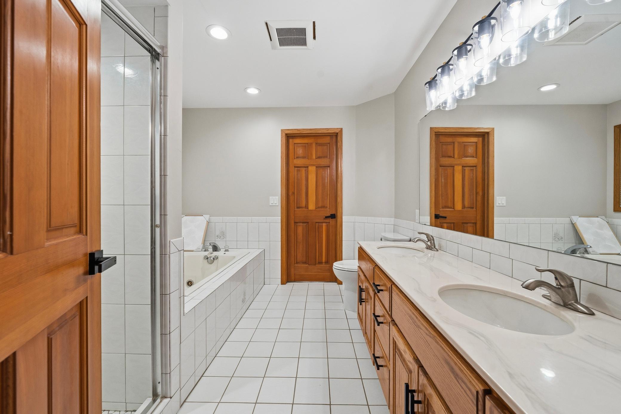 UL Walk Through Bathroom