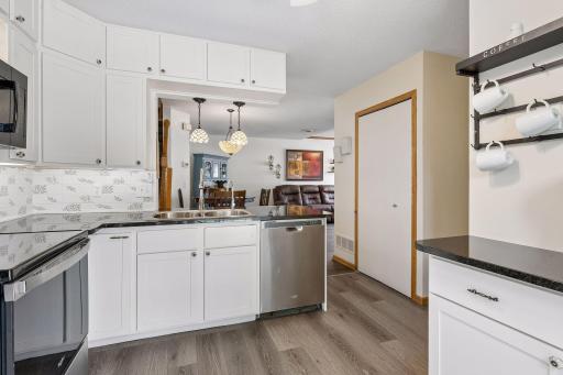 1929 Southcross Drive W, 1204, Burnsville, MN 55306