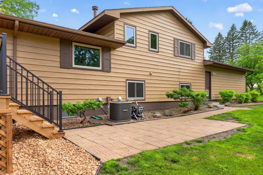 4 bed 2 bath home for sale on 6 acres 5633 Saint Mary Dr NW Rochester MN 55901