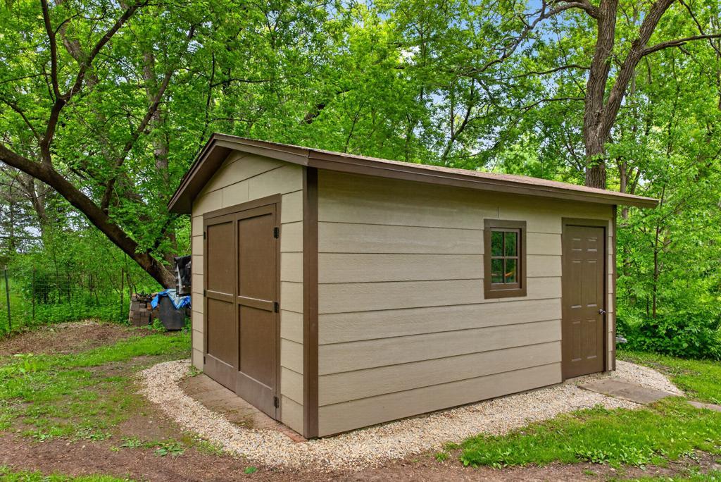 4 bed 2 bath home for sale on 6 acres 5633 Saint Mary Dr NW Rochester MN 55901