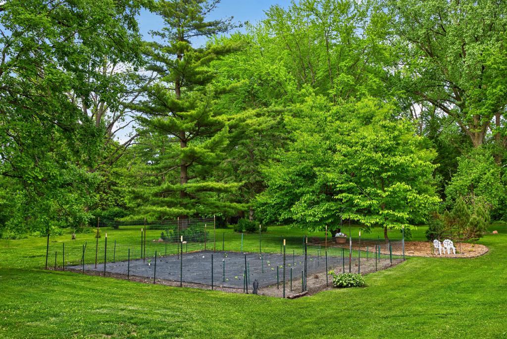 4 bed 2 bath home for sale on 6 acres 5633 Saint Mary Dr NW Rochester MN 55901