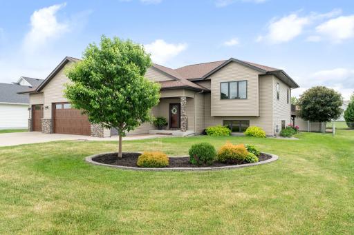 2575 Fox Hollow Lane, Owatonna, MN 55060