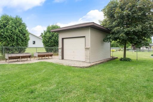 2575 Fox Hollow Lane, Owatonna, MN 55060