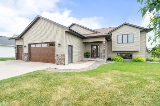 2575 Fox Hollow Lane, Owatonna, MN 55060