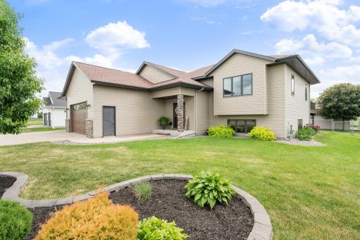 2575 Fox Hollow Lane, Owatonna, MN 55060