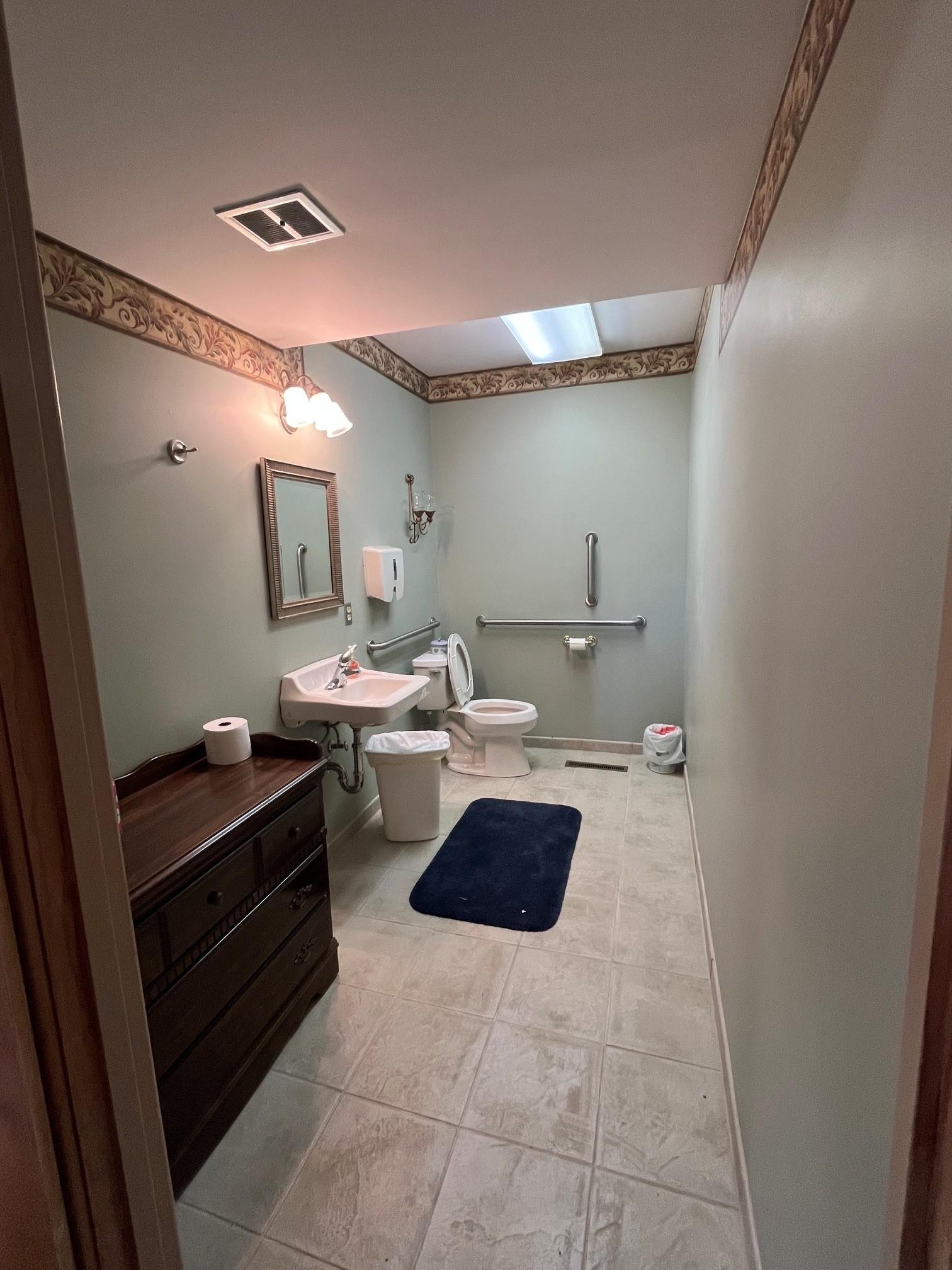 Downstairs Bathroom 2.jpg