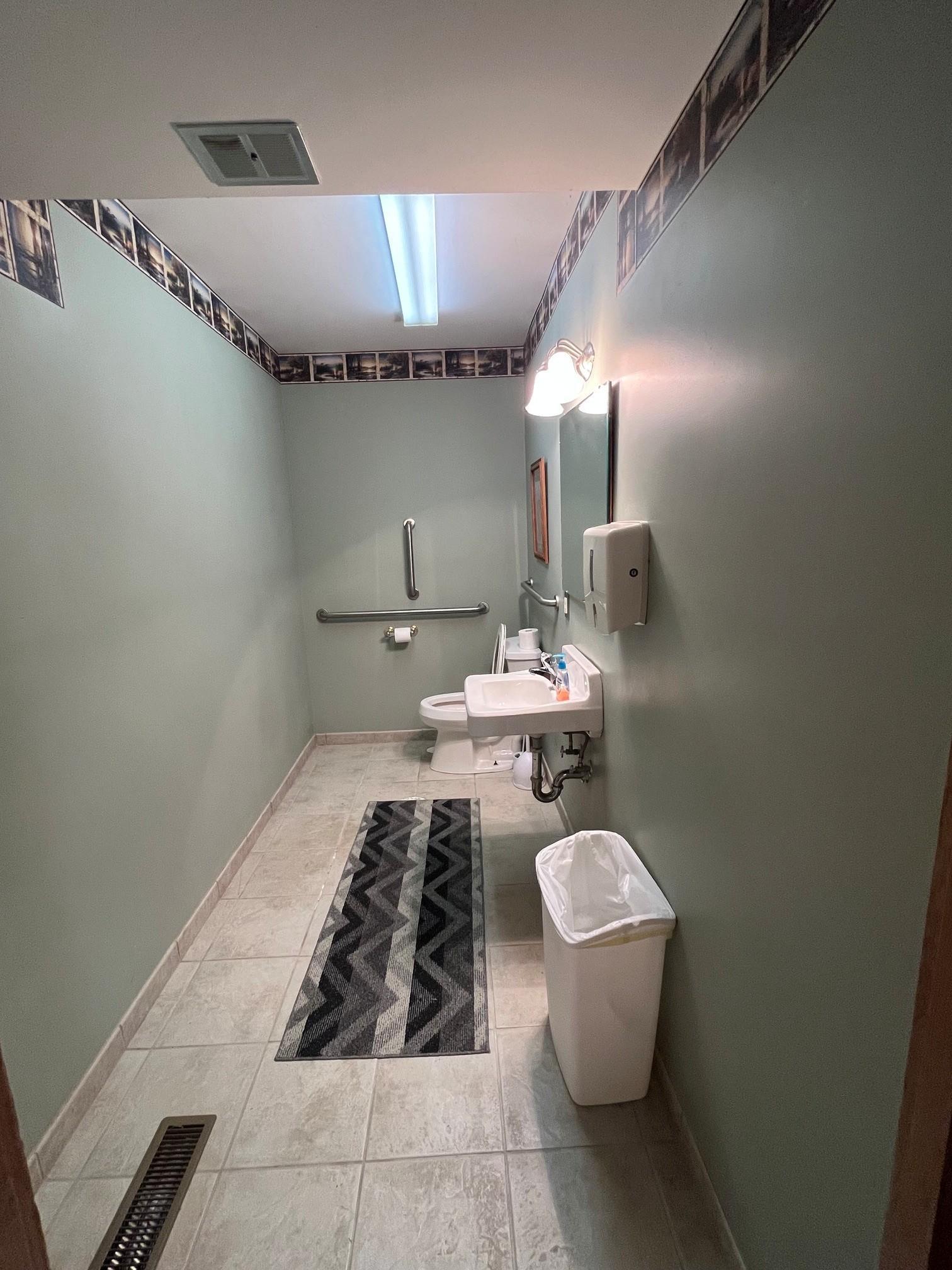 Downstairs Bathroom 1.jpg