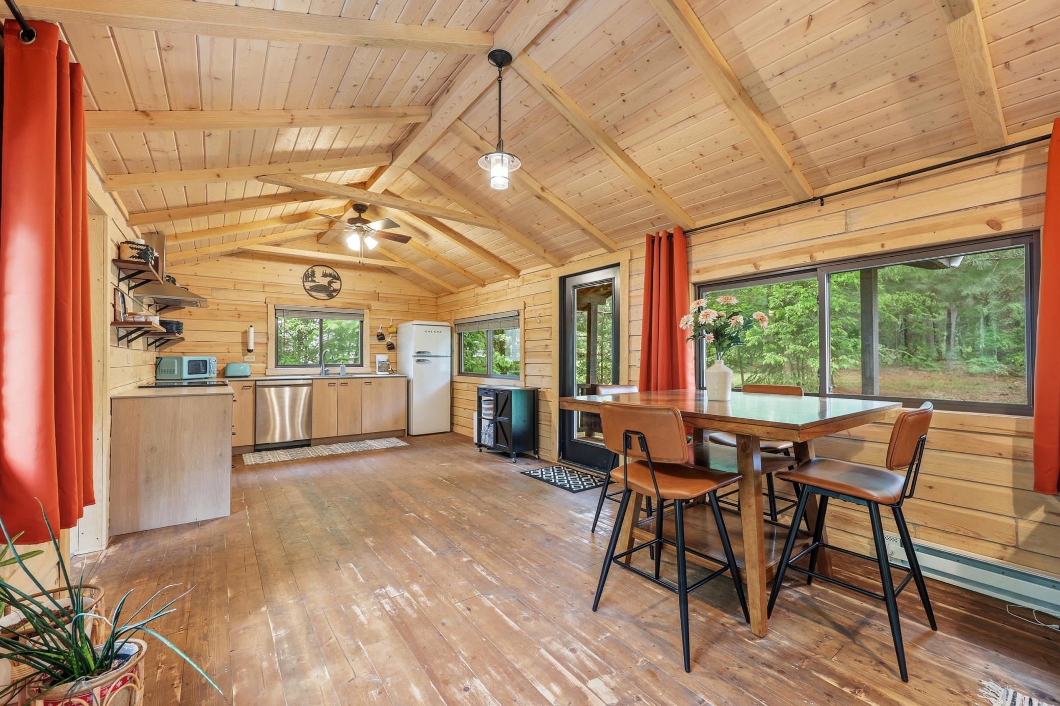 Dining/Kitchen