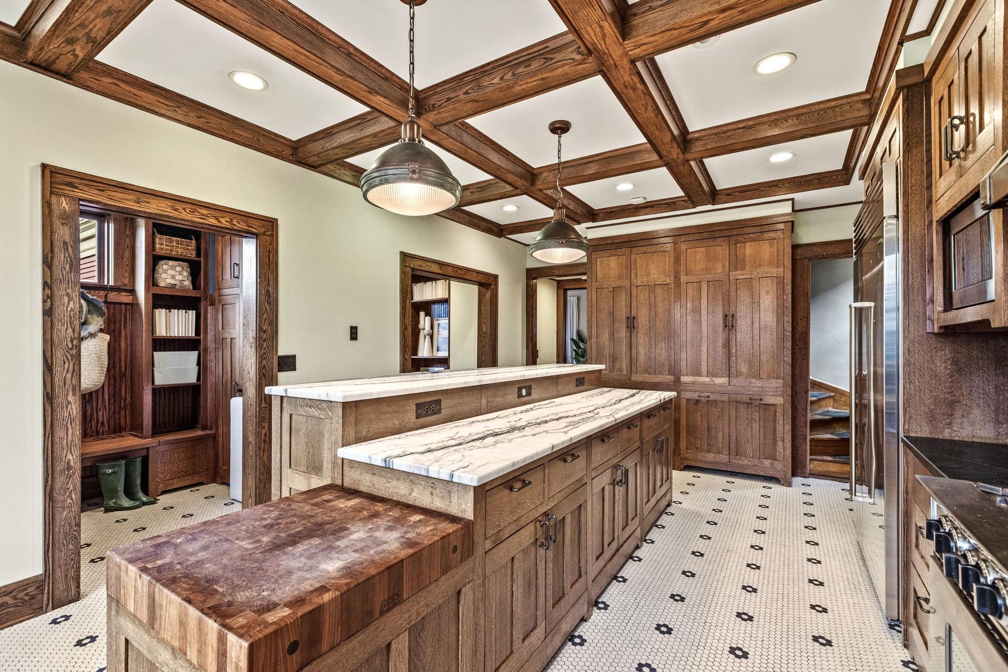 Enormous kitchen island!