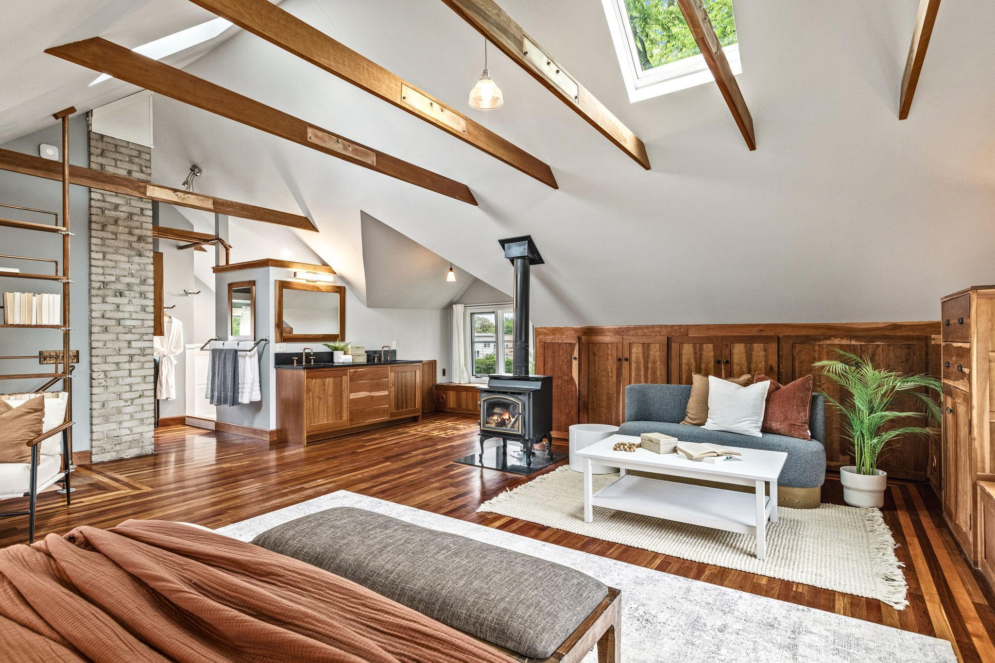 Luxury Suite (Fire virtually staged)