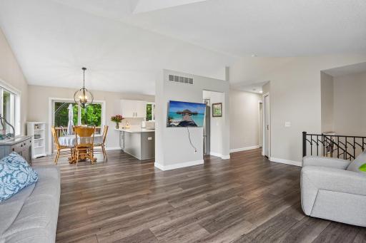 30-web-or-mls-Bluebird Trail NE-S0906-030.jpg
