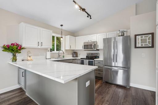 14-web-or-mls-Bluebird Trail NE-S0906-014.jpg