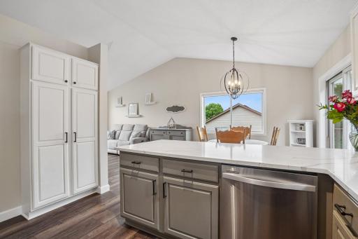19-web-or-mls-Bluebird Trail NE-S0906-019.jpg