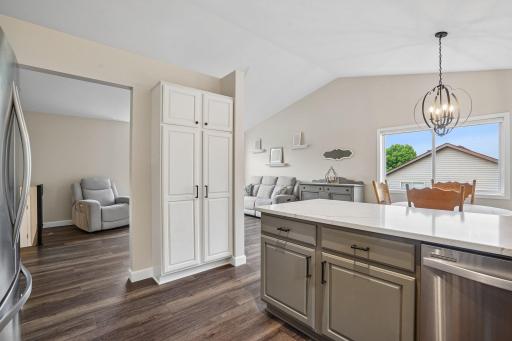 18-web-or-mls-Bluebird Trail NE-S0906-018.jpg