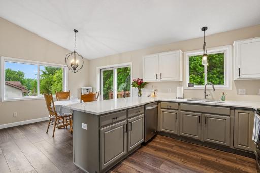 16-web-or-mls-Bluebird Trail NE-S0906-016.jpg