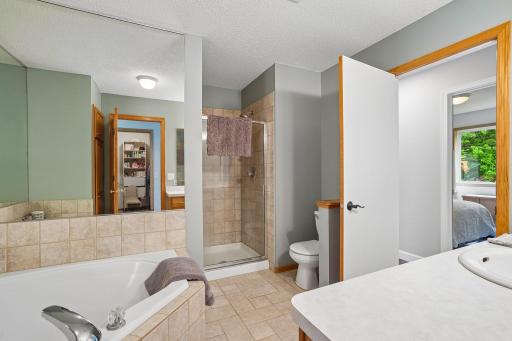 33-web-or-mls-Bluebird Trail NE-S0906-033.jpg