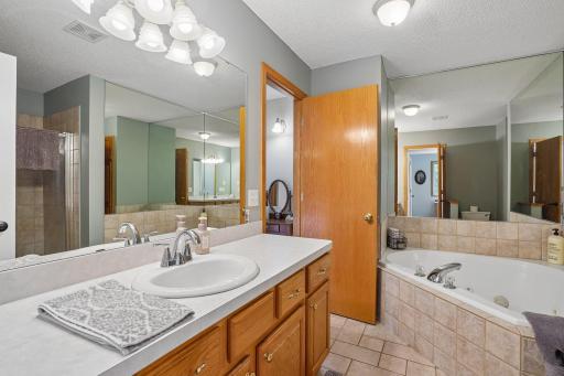 32-web-or-mls-Bluebird Trail NE-S0906-032.jpg