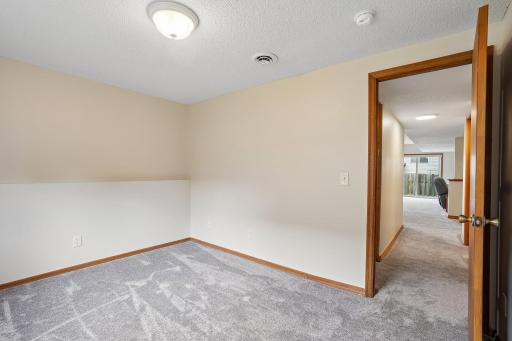 25-web-or-mls-Bluebird Trail NE-S0906-025.jpg