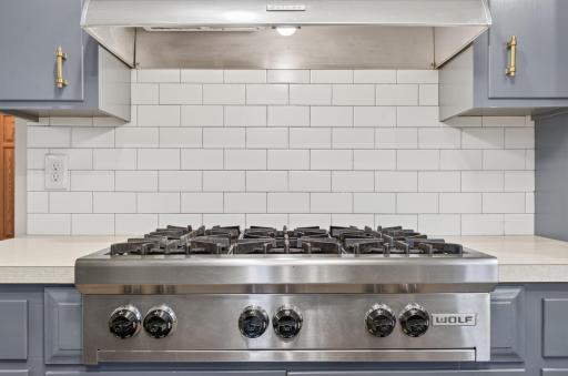 Wolf 6 burner gas range for all your cooking adventures