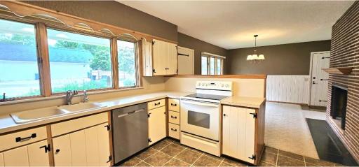 505 E 3rd Street, Morris, MN 56267