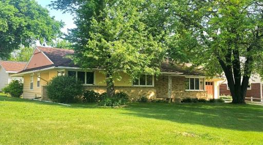 505 E 3rd Street, Morris, MN 56267