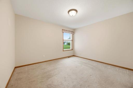 169 Summerset Lane SE, Hutchinson, MN 55350