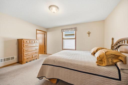 169 Summerset Lane SE, Hutchinson, MN 55350