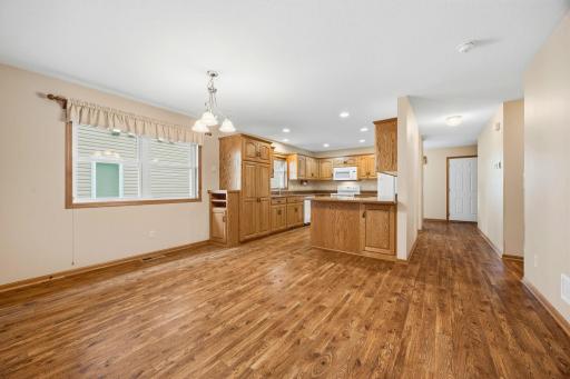 169 Summerset Lane SE, Hutchinson, MN 55350