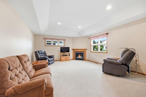 169 Summerset Lane SE, Hutchinson, MN 55350