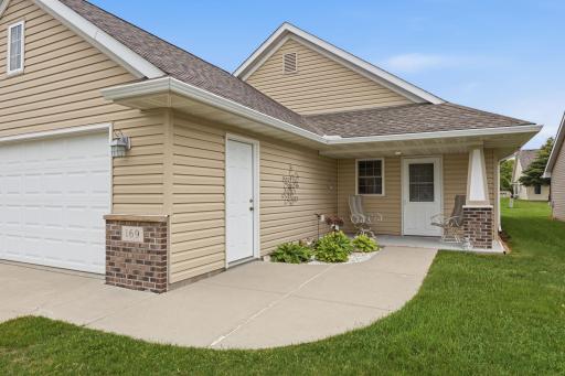 169 Summerset Lane SE, Hutchinson, MN 55350