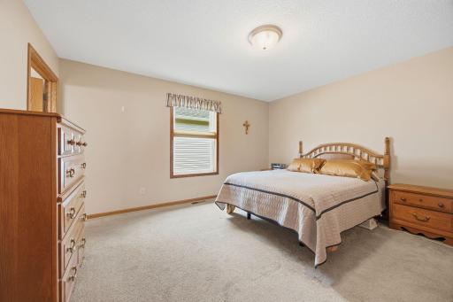 169 Summerset Lane SE, Hutchinson, MN 55350