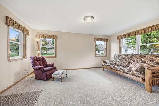 169 Summerset Lane SE, Hutchinson, MN 55350