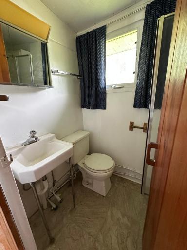 3/4 Bathroom