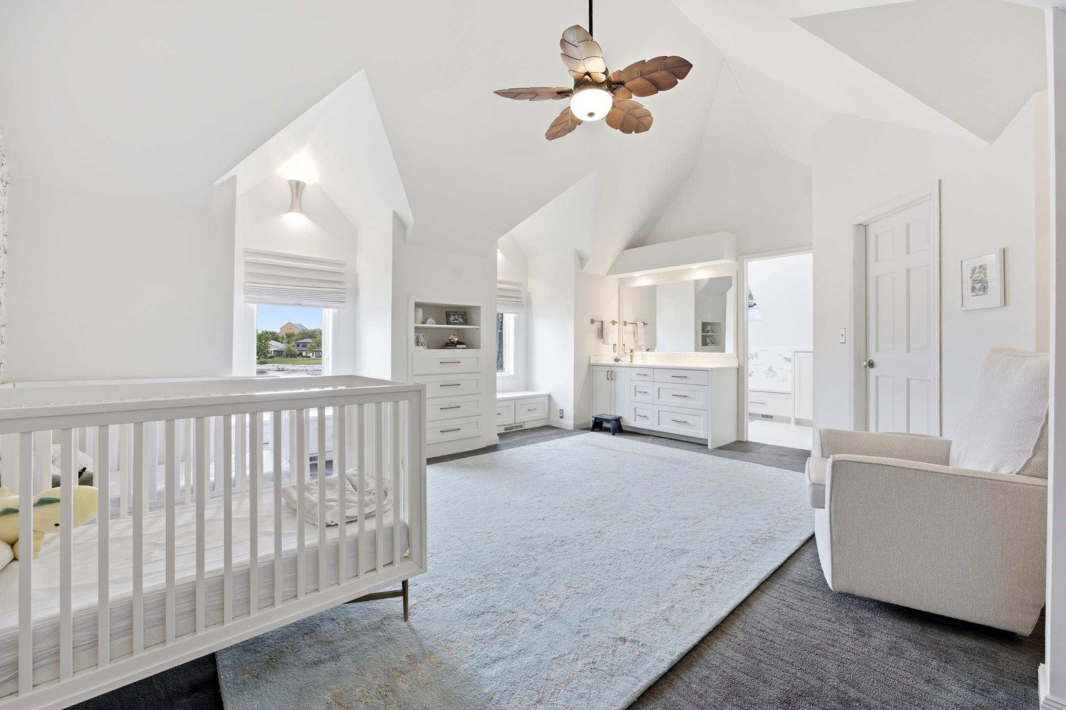 Upper Level Suite w/ Full Bath