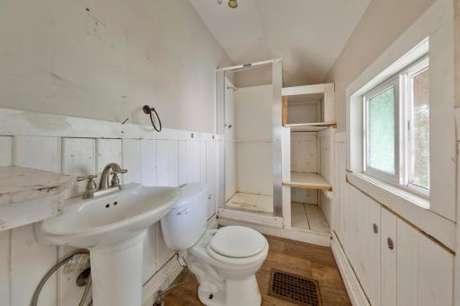 Upper level bath