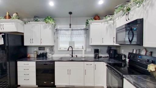 408-N-Main-Street-kitchen 2.jpg