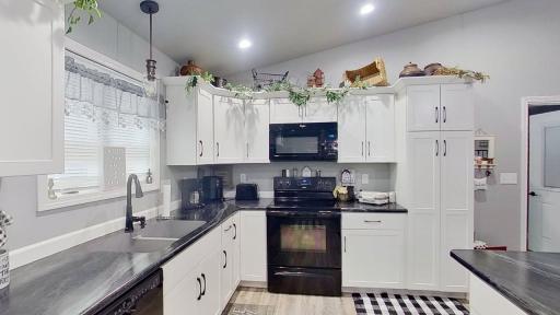 408-N-Main-Street-kitchen3.jpg