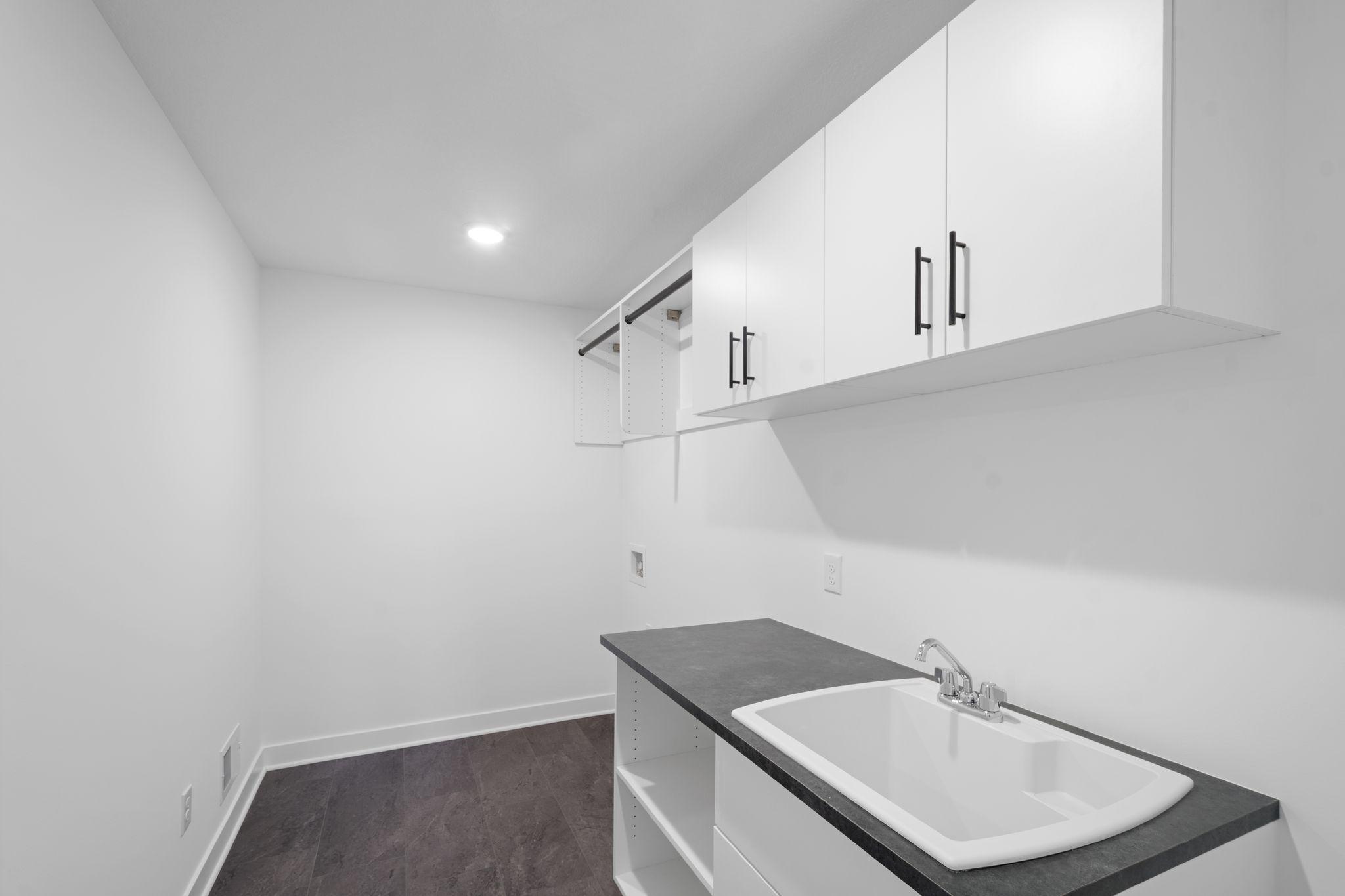 Owner's laundry with built-ins