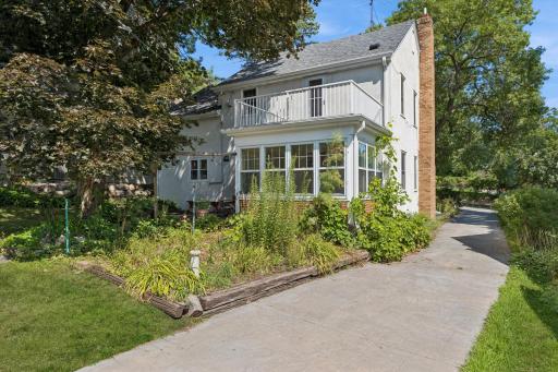 Charm, charm charm. Stamped driveway goes from the front on Drew all the way to the alley in back. Great design.