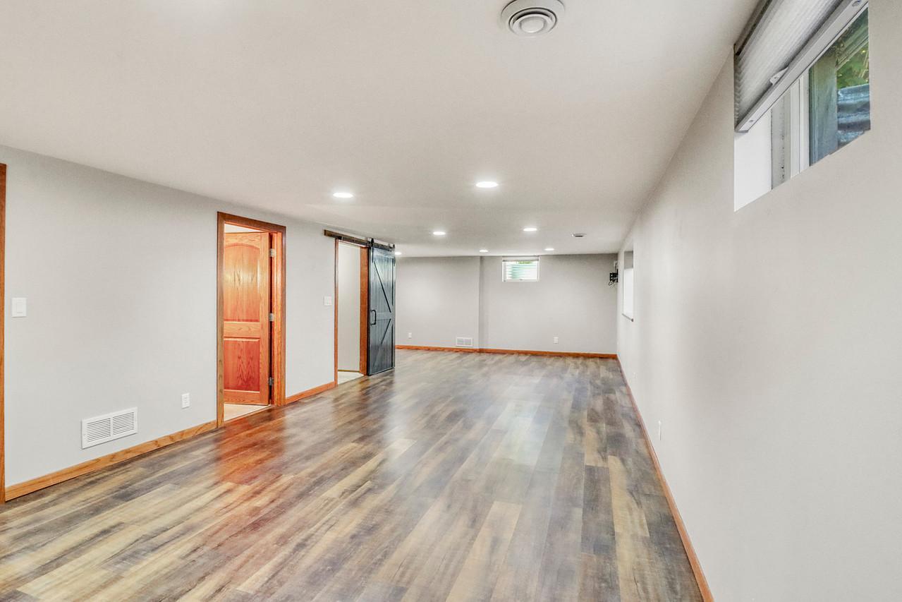 Basement1_4-1280.JPG